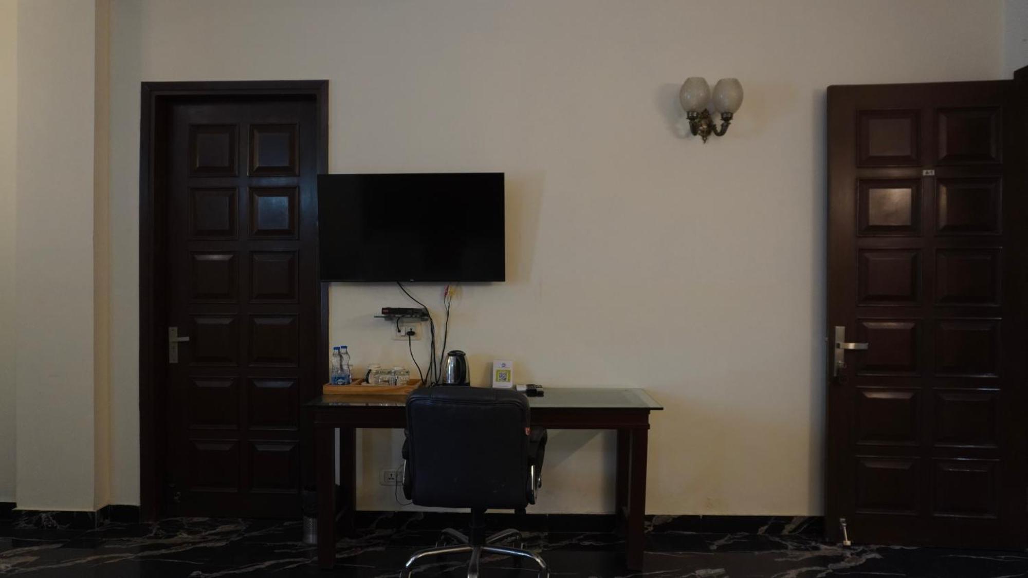 Perch Arbor Suites Гургаон Екстериор снимка