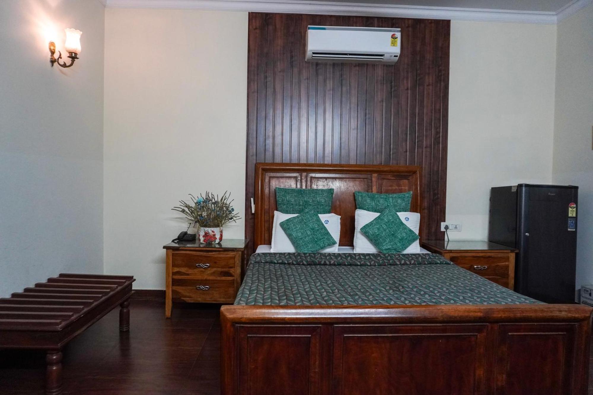 Perch Arbor Suites Гургаон Екстериор снимка