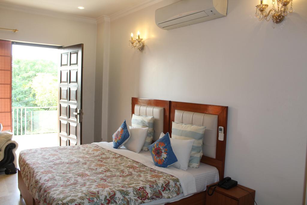 Perch Arbor Suites Гургаон Екстериор снимка