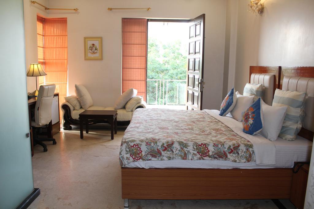 Perch Arbor Suites Гургаон Екстериор снимка