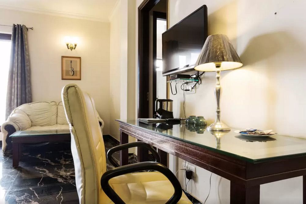 Perch Arbor Suites Гургаон Екстериор снимка