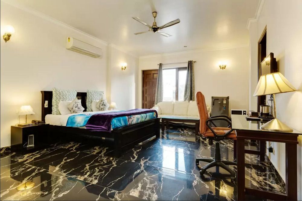 Perch Arbor Suites Гургаон Екстериор снимка