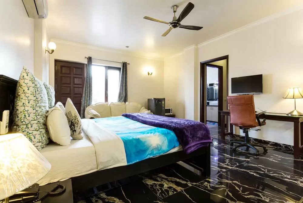 Perch Arbor Suites Гургаон Екстериор снимка