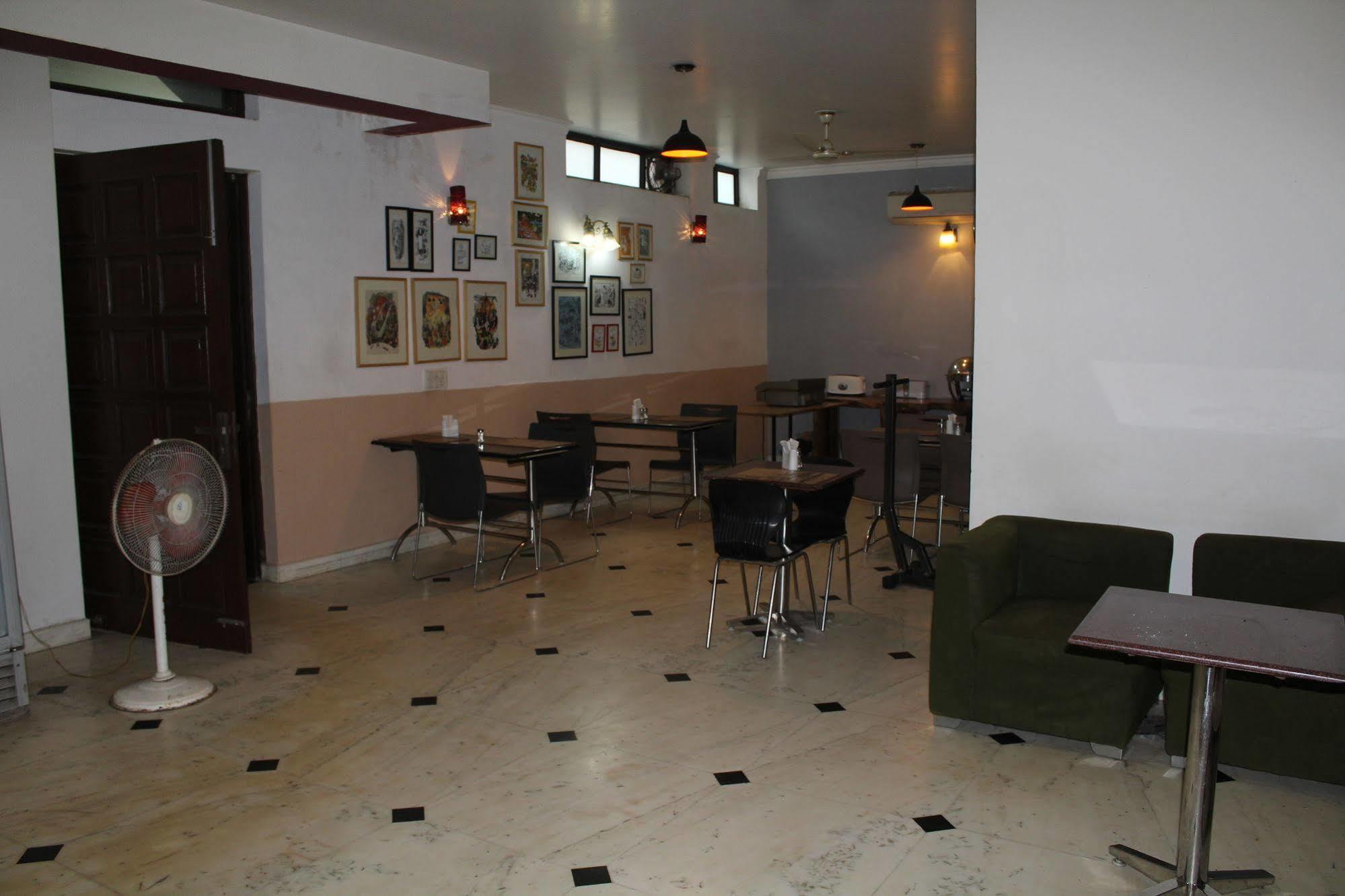 Perch Arbor Suites Гургаон Екстериор снимка