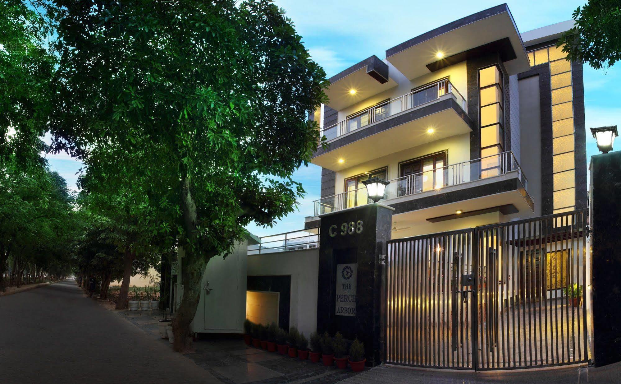 Perch Arbor Suites Гургаон Екстериор снимка