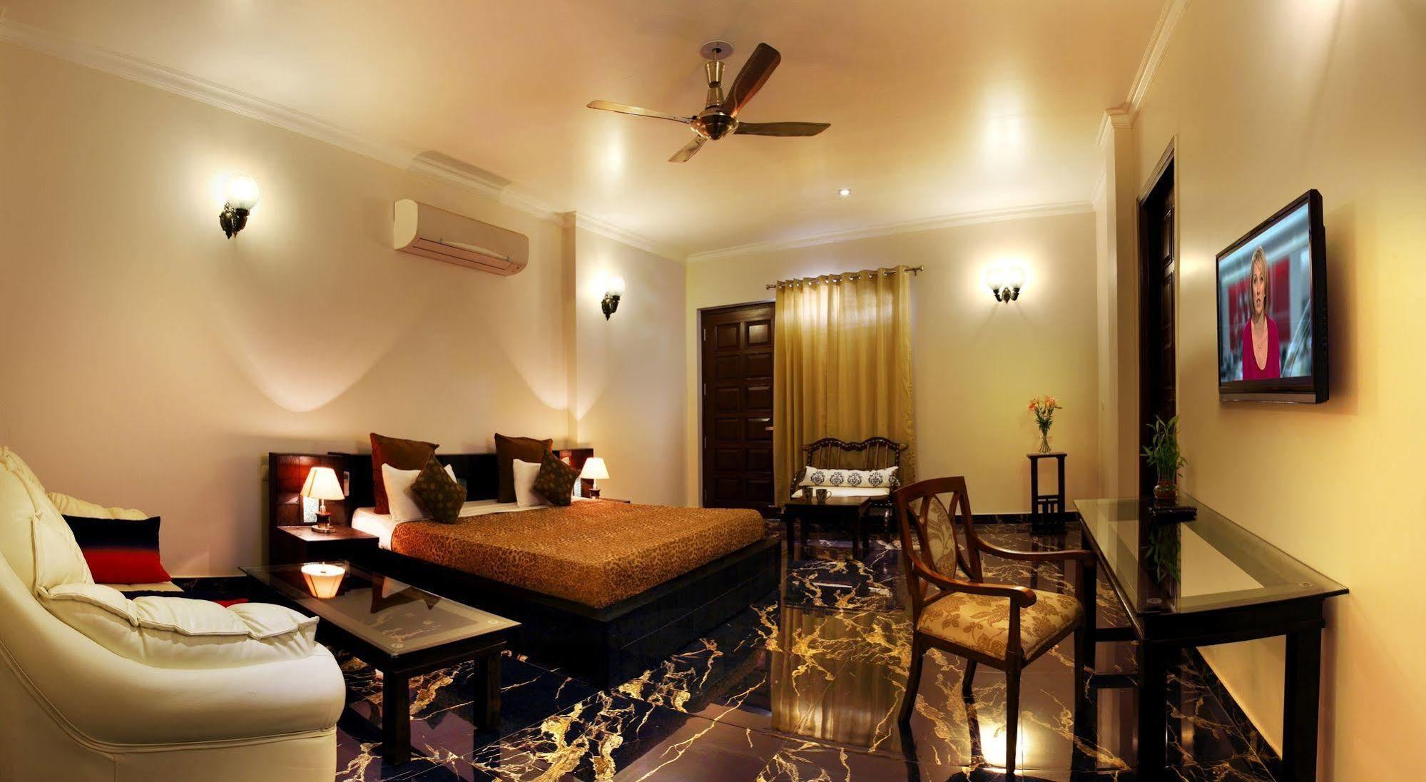 Perch Arbor Suites Гургаон Екстериор снимка